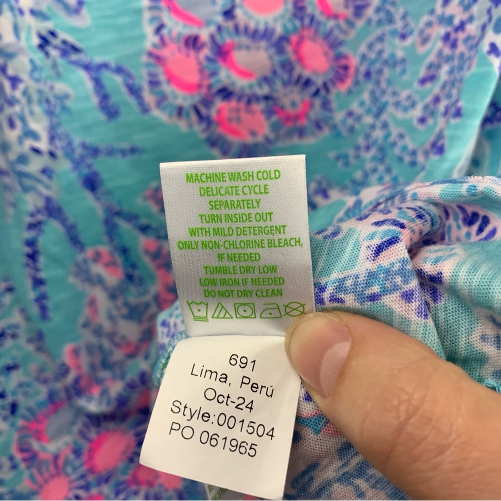 NEW Lilly Pulitzer Etta V-Neck Tee Blue Ibiza “Now You Sea Me”, Size S - Picture 6 of 7